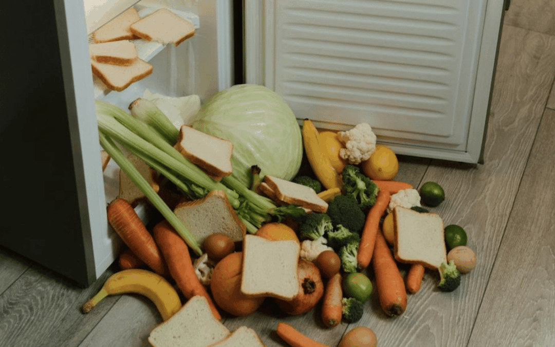 Come ridurre gli sprechi in casa: 8 consigli per risparmiare energia e cibo